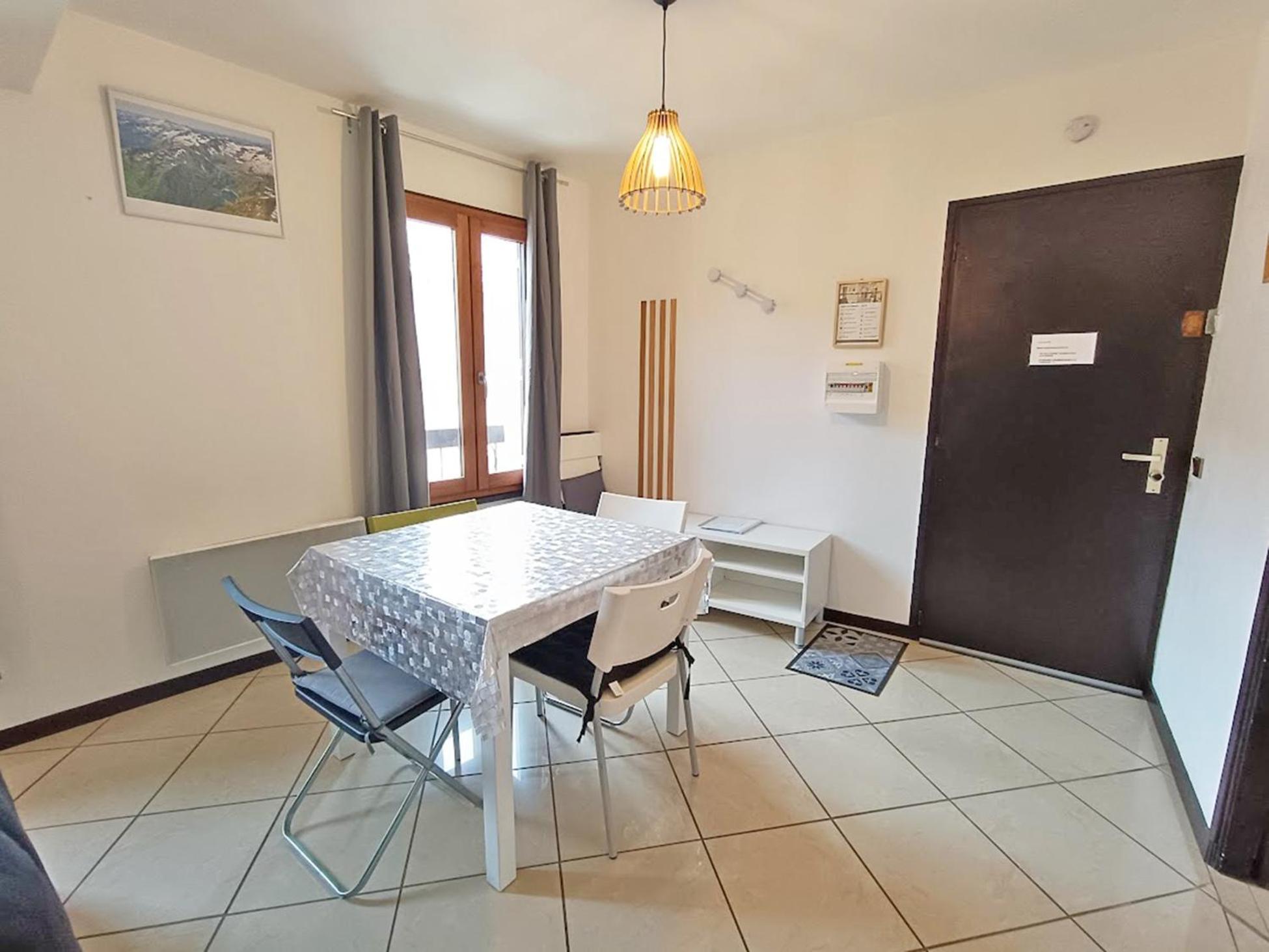 Le Louchonnais, T2, Wifi, 4 Personnes Daire Bagnères-de-Luchon Dış mekan fotoğraf